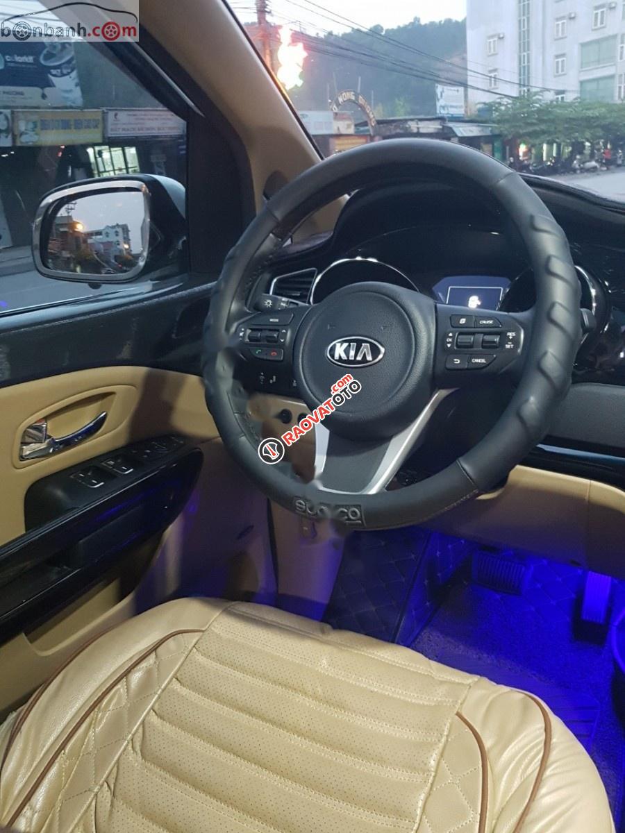 Bán xe Kia Sedona DATH 2017, full option, màu trắng-4