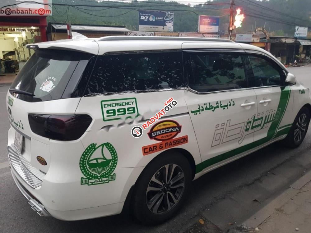 Bán xe Kia Sedona DATH 2017, full option, màu trắng-2