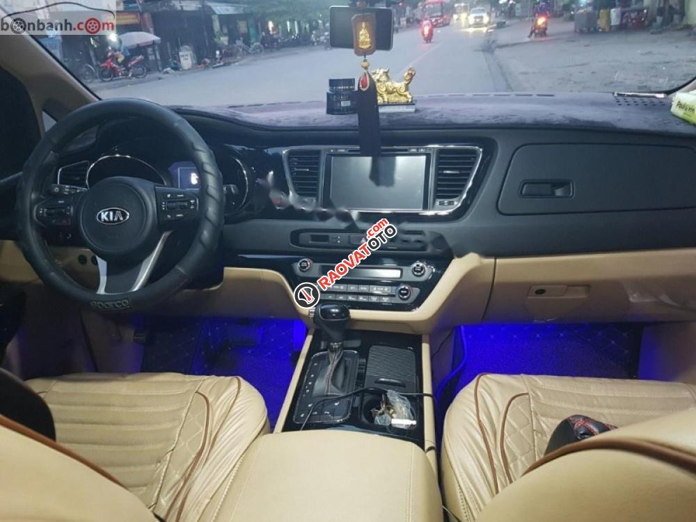 Bán xe Kia Sedona DATH 2017, full option, màu trắng-3