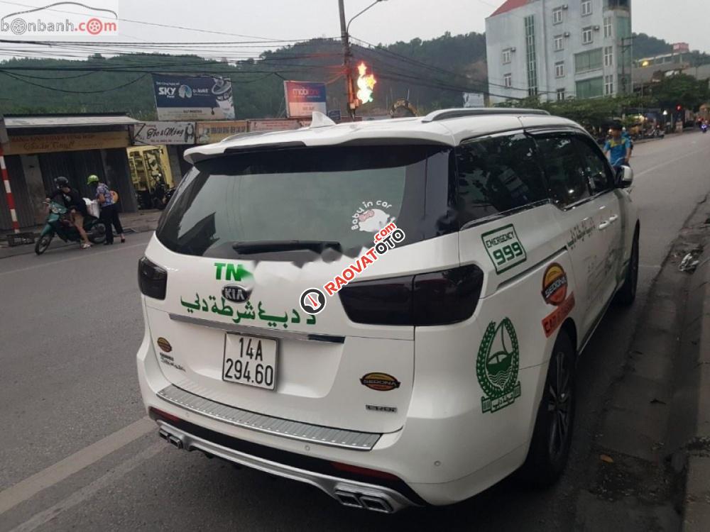 Bán xe Kia Sedona DATH 2017, full option, màu trắng-1