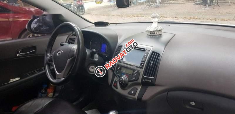 Bán Hyundai i30 CW đời 2011, màu trắng, xe đã lăn được hơn 7 vạn-2