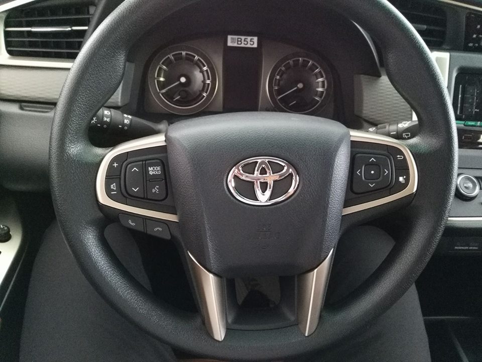 Cần bán Toyota Innova 2.0G đời 2020, màu xám, giá tốt-10