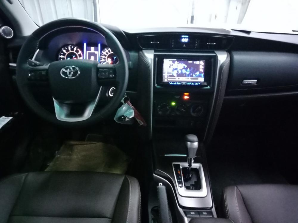 Bán ô tô Toyota Fortuner 2.4AT đời 2020, màu đen, nhập khẩu nguyên chiếc-5