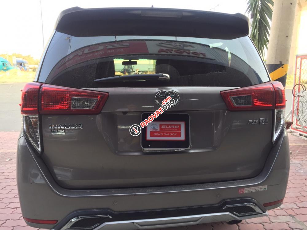 Bán xe Innova V sản xuất 2016 màu nâu, siêu đẹp-5