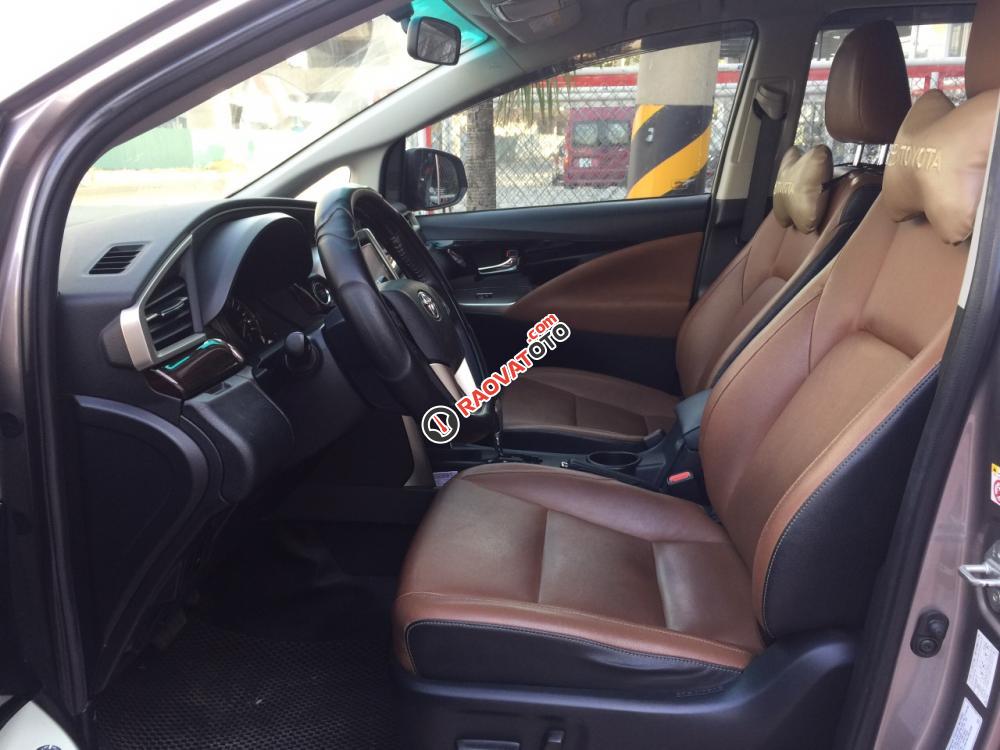 Bán xe Innova V sản xuất 2016 màu nâu, siêu đẹp-3