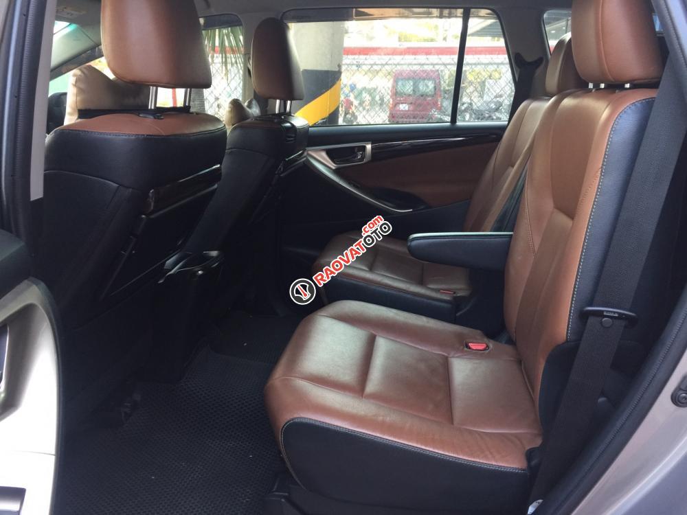 Bán xe Innova V sản xuất 2016 màu nâu, siêu đẹp-4