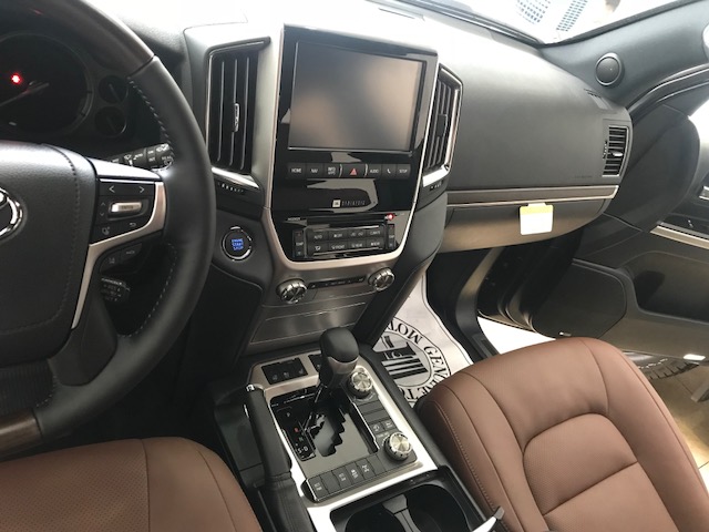 Toyota Landcruiser 5.7V8 2019 xuất Mỹ, màu đen mới 100%-10