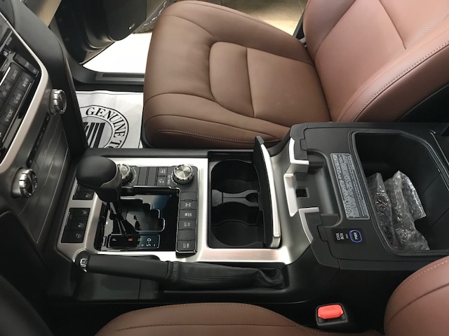 Toyota Landcruiser 5.7V8 2019 xuất Mỹ, màu đen mới 100%-11