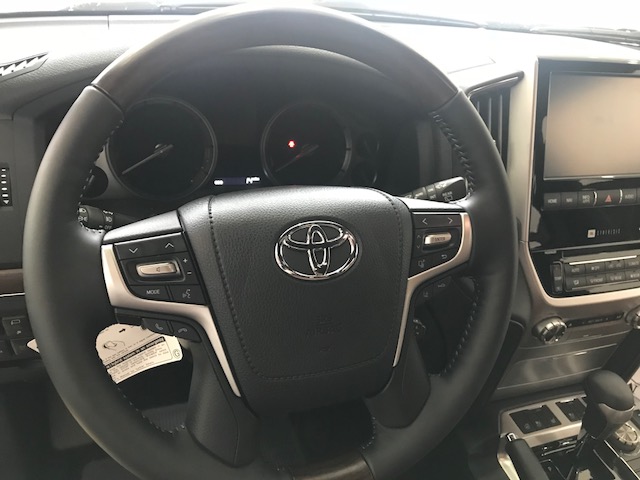 Toyota Landcruiser 5.7V8 2019 xuất Mỹ, màu đen mới 100%-9