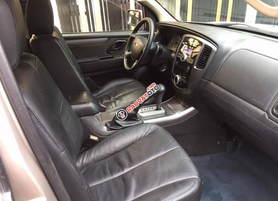 Gia đình cần bán Escape XLS 2010, số tự động, màu bạc-4