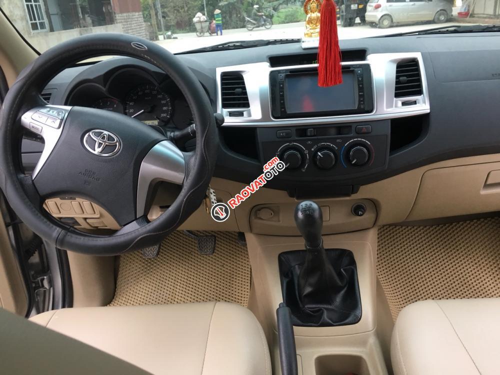 Cần bán xe Toyota 2.5MT năm 2015, màu bạc, nhập khẩu nguyên chiếc-2