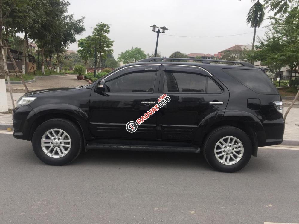 Chính chủ tôi cần bán gấp chiếc Toyota Fortuner 2.7V4x4 AT, màu đen, số tự động, hai cầu, tôi đi từ mới-4