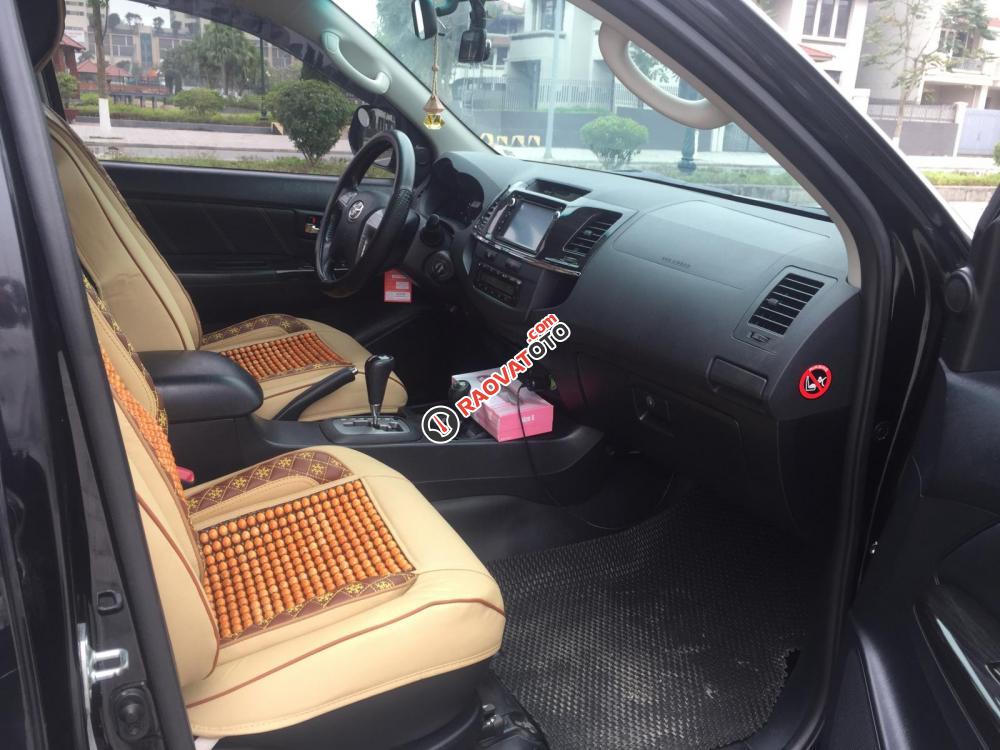 Chính chủ tôi cần bán gấp chiếc Toyota Fortuner 2.7V4x4 AT, màu đen, số tự động, hai cầu, tôi đi từ mới-1