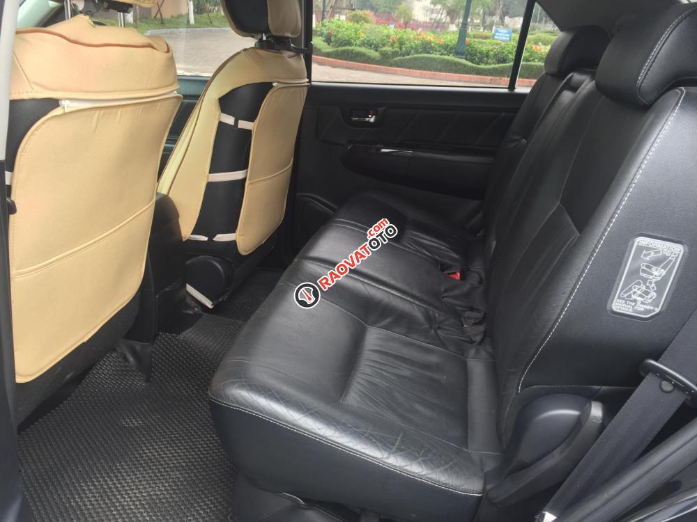 Chính chủ tôi cần bán gấp chiếc Toyota Fortuner 2.7V4x4 AT, màu đen, số tự động, hai cầu, tôi đi từ mới-3