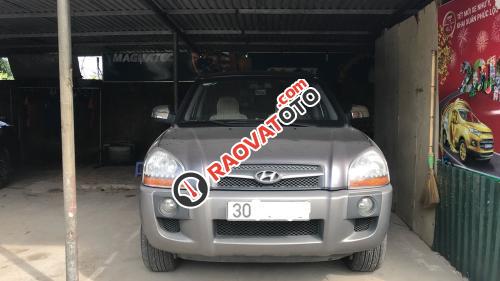 Cần bán xe cũ Hyundai Tucson 2.0 AT đời 2010, màu xám-0