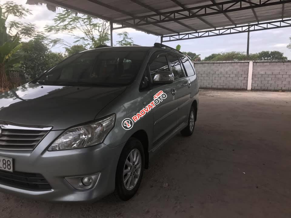 Bán xe Toyota Innova V tự động 2012 màu xám (ghi) GĐ đẹp lắm-0