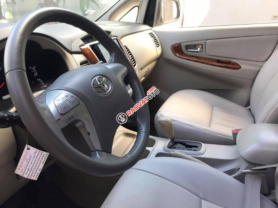 Bán xe Toyota Innova V tự động 2012 màu xám (ghi) GĐ đẹp lắm-4