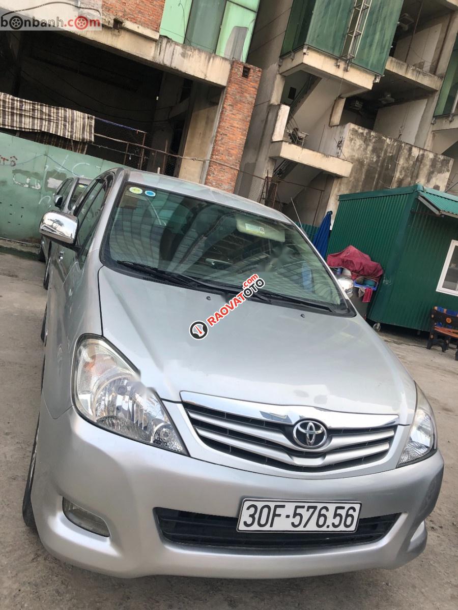 Bán xe Toyota Innova G 2.0 MT, màu bạc, nội thất màu kem-1