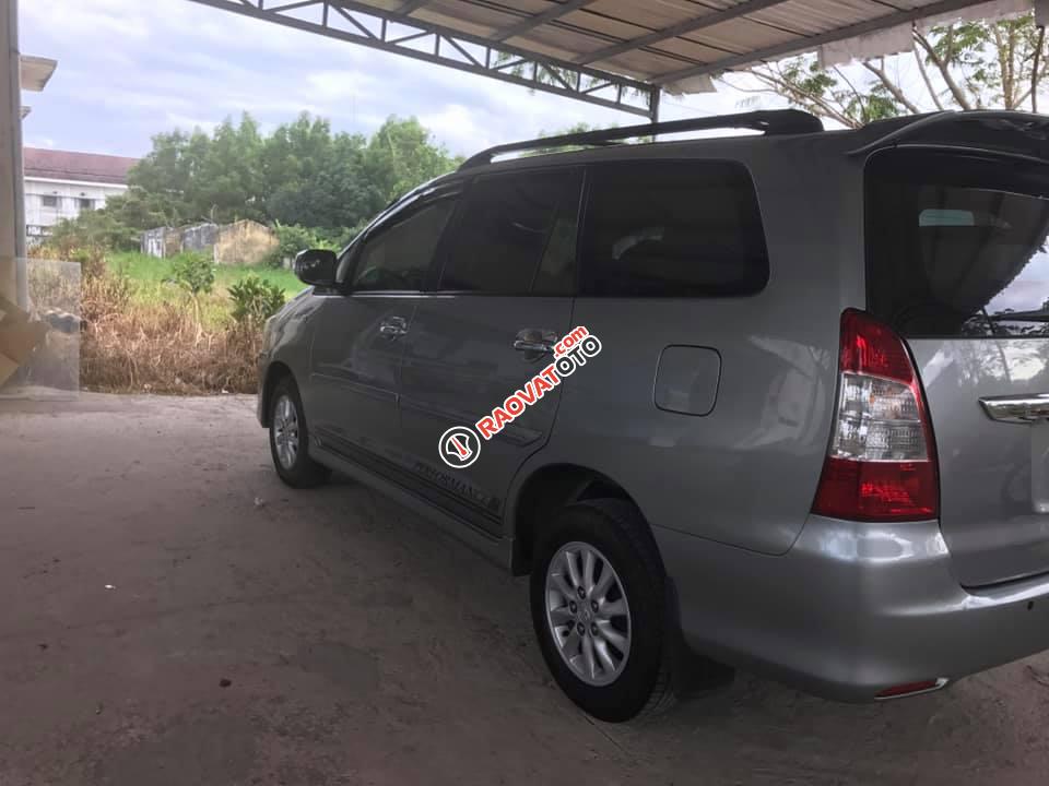 Bán xe Toyota Innova V tự động 2012 màu xám (ghi) GĐ đẹp lắm-3