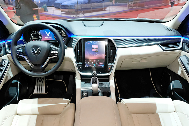 Cận cảnh VinFast LUX V8 trước giờ khai mạc Geneva Motor Show 2019 a4