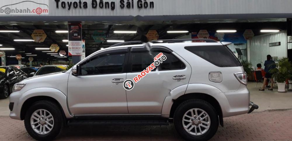 Bán ô tô Toyota Fortuner 2.7V 4x4 AT 2013, màu bạc chính chủ-4