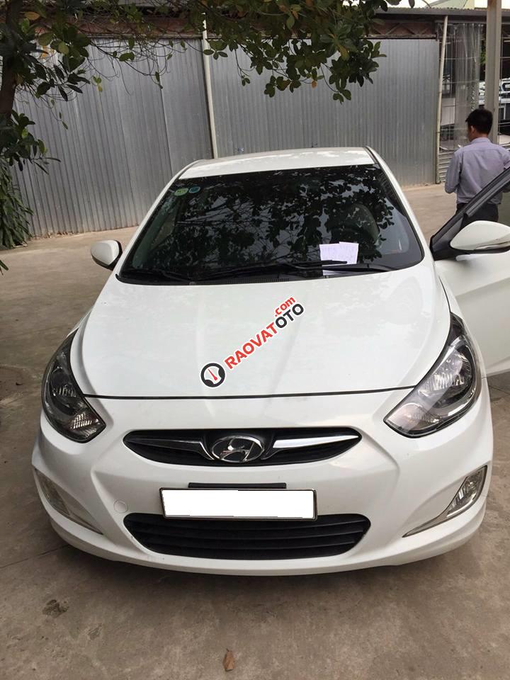 Cần bán xe Hyundai Accent 2013 số tự động màu trắng-0
