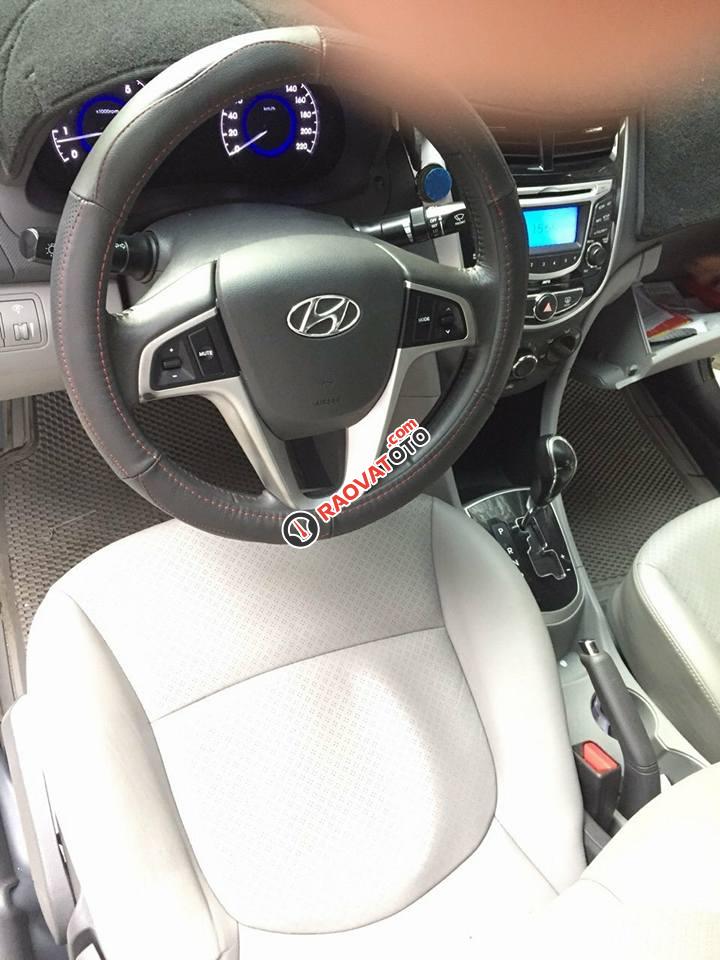 Cần bán xe Hyundai Accent 2013 số tự động màu trắng-6