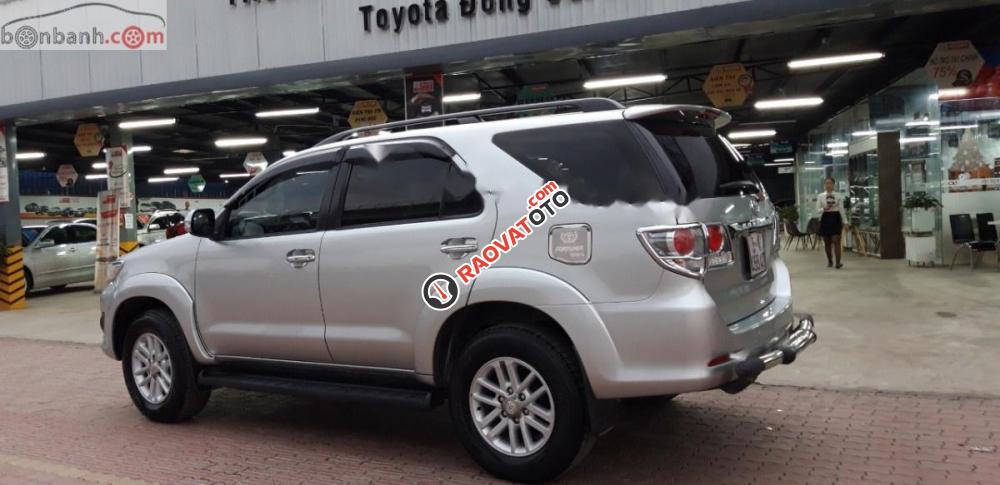Bán ô tô Toyota Fortuner 2.7V 4x4 AT 2013, màu bạc chính chủ-1