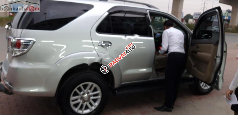 Bán ô tô Toyota Fortuner 2.7V 4x4 AT 2013, màu bạc chính chủ-2