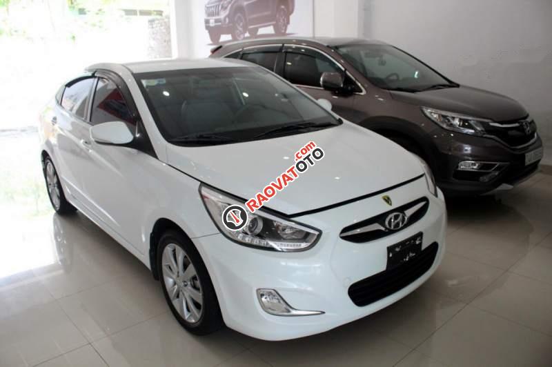 Bán Hyundai Accent AT năm 2012, màu trắng, nhập khẩu nguyên chiếc, xe đẹp keng-0