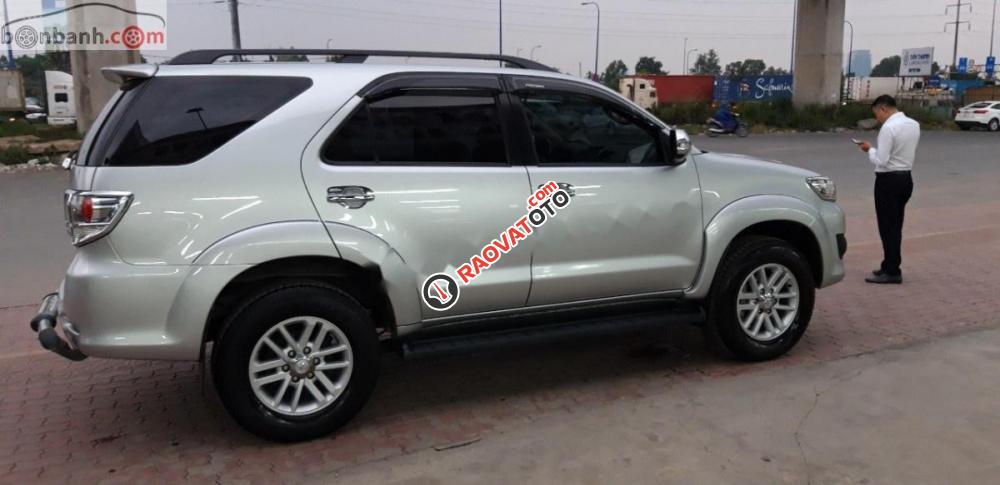 Bán ô tô Toyota Fortuner 2.7V 4x4 AT 2013, màu bạc chính chủ-3