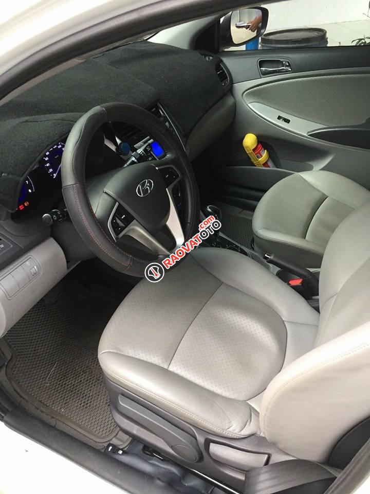 Cần bán xe Hyundai Accent 2013 số tự động màu trắng-3