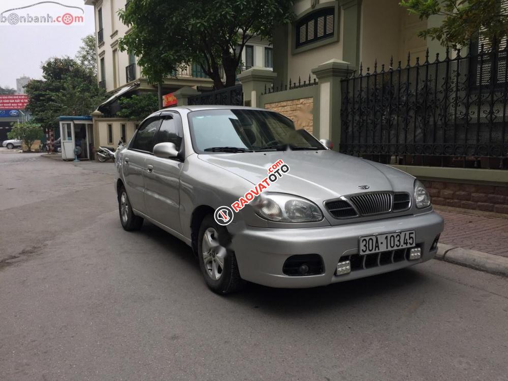 Cần bán gấp Daewoo Lanos SX 2004, màu bạc-0