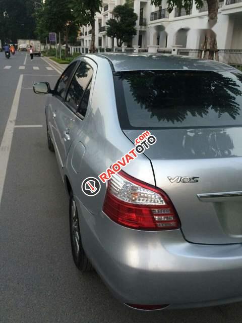 Cần bán gấp Toyota Vios E 1.5MT đời 2013, màu bạc chính chủ-1