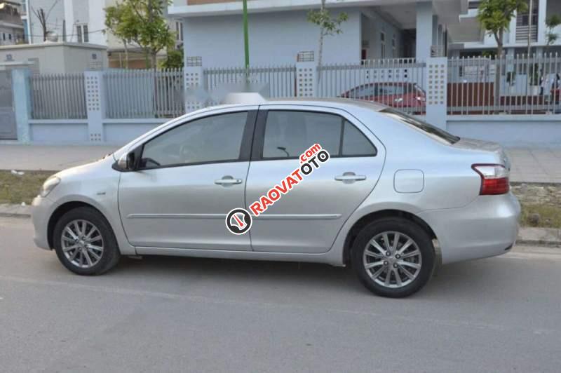 Cần bán gấp Toyota Vios E 1.5MT đời 2013, màu bạc chính chủ-0