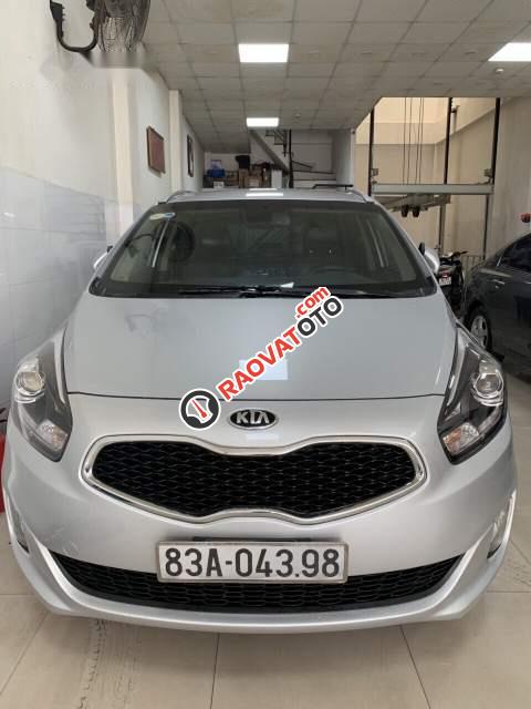 Cần bán lại xe Kia Rondo AT đời 2015, màu bạc, 490tr-0