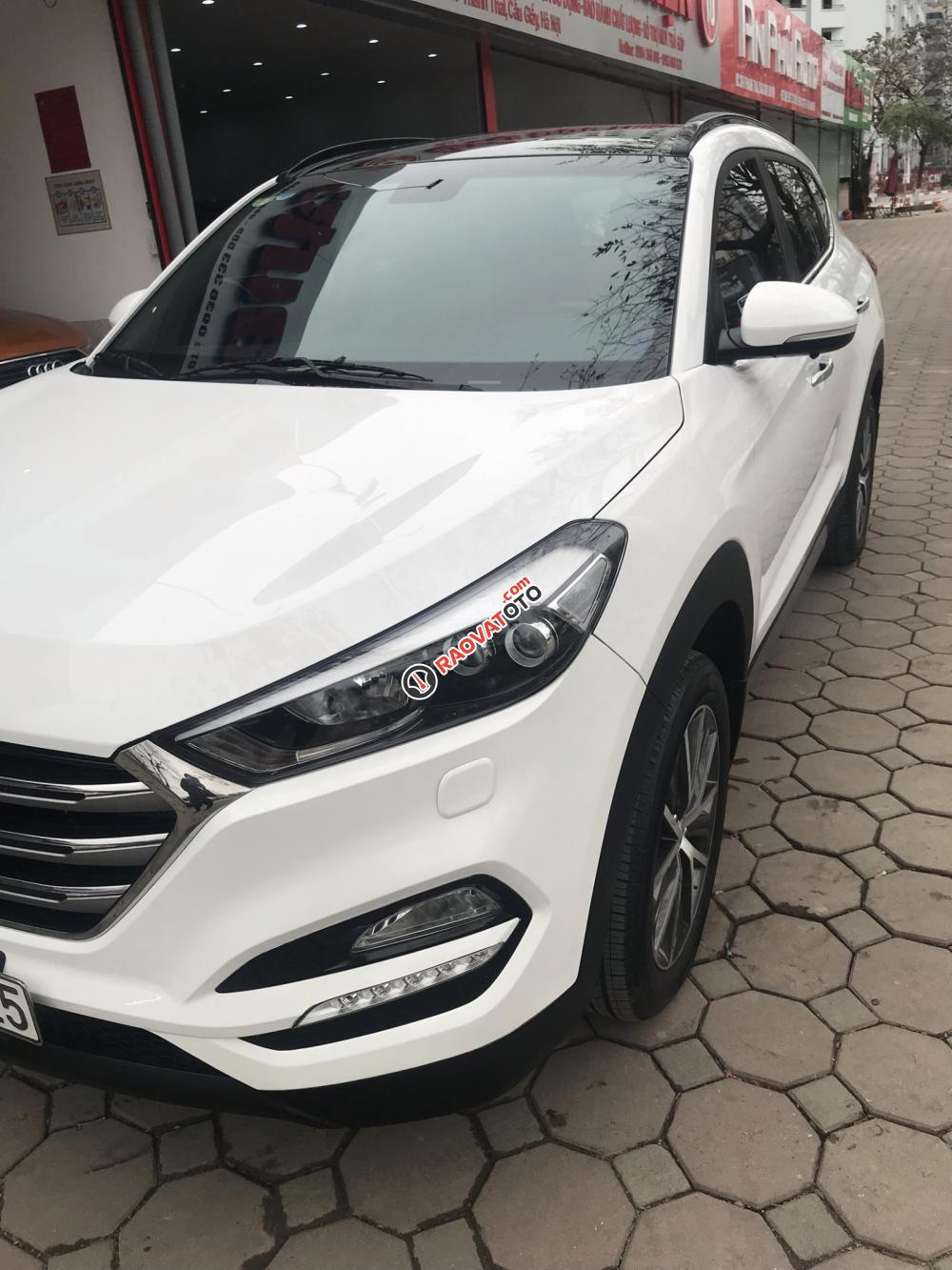 Bán ô tô Hyundai Tucson đời 2016 màu trắng, bản đặc biệt 2.0, nhập khẩu, biển HN-16