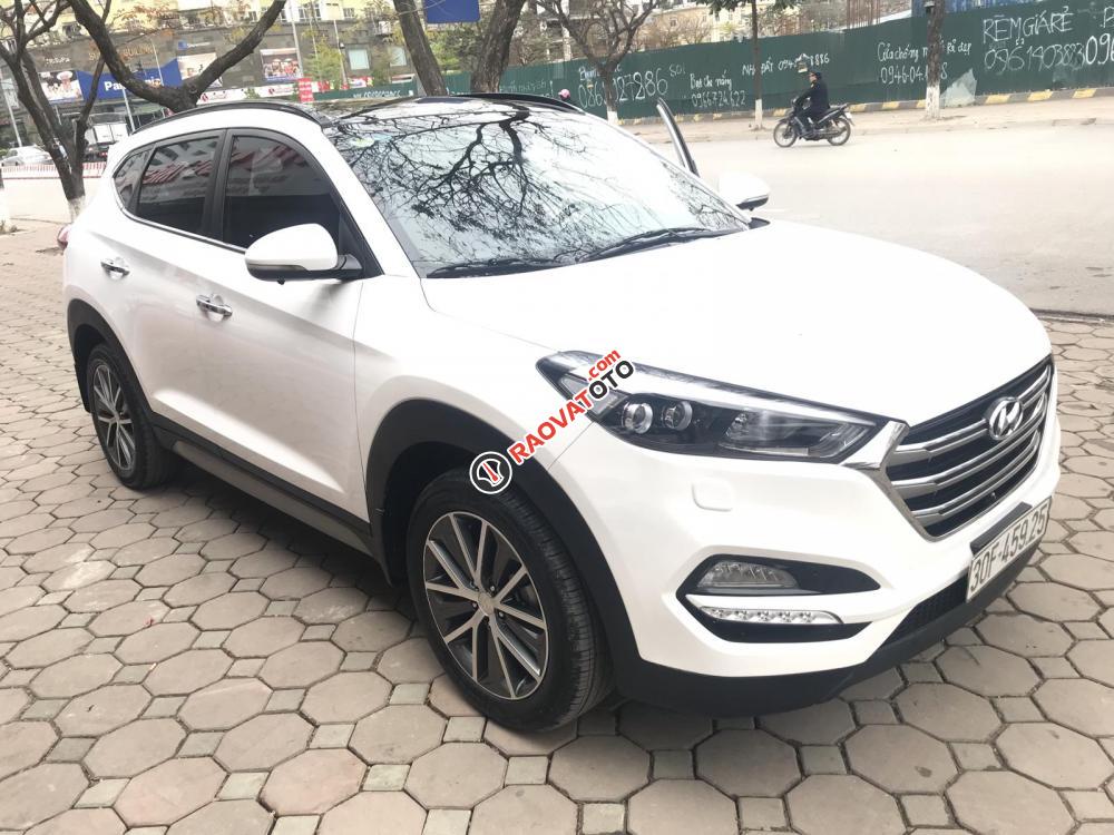 Bán ô tô Hyundai Tucson đời 2016 màu trắng, bản đặc biệt 2.0, nhập khẩu, biển HN-14