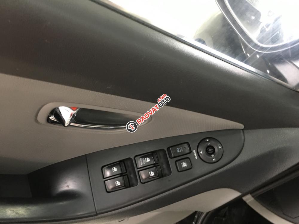 Cần bán Hyundai Avante 1.6 MT đời 2011, màu đen, 345 triệu-3