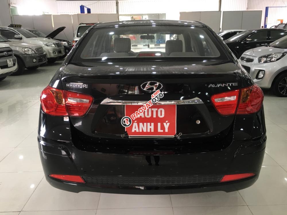 Cần bán Hyundai Avante 1.6 MT đời 2011, màu đen, 345 triệu-5