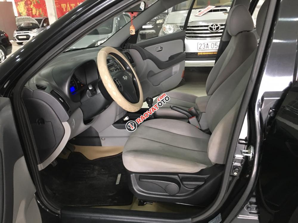 Cần bán Hyundai Avante 1.6 MT đời 2011, màu đen, 345 triệu-2