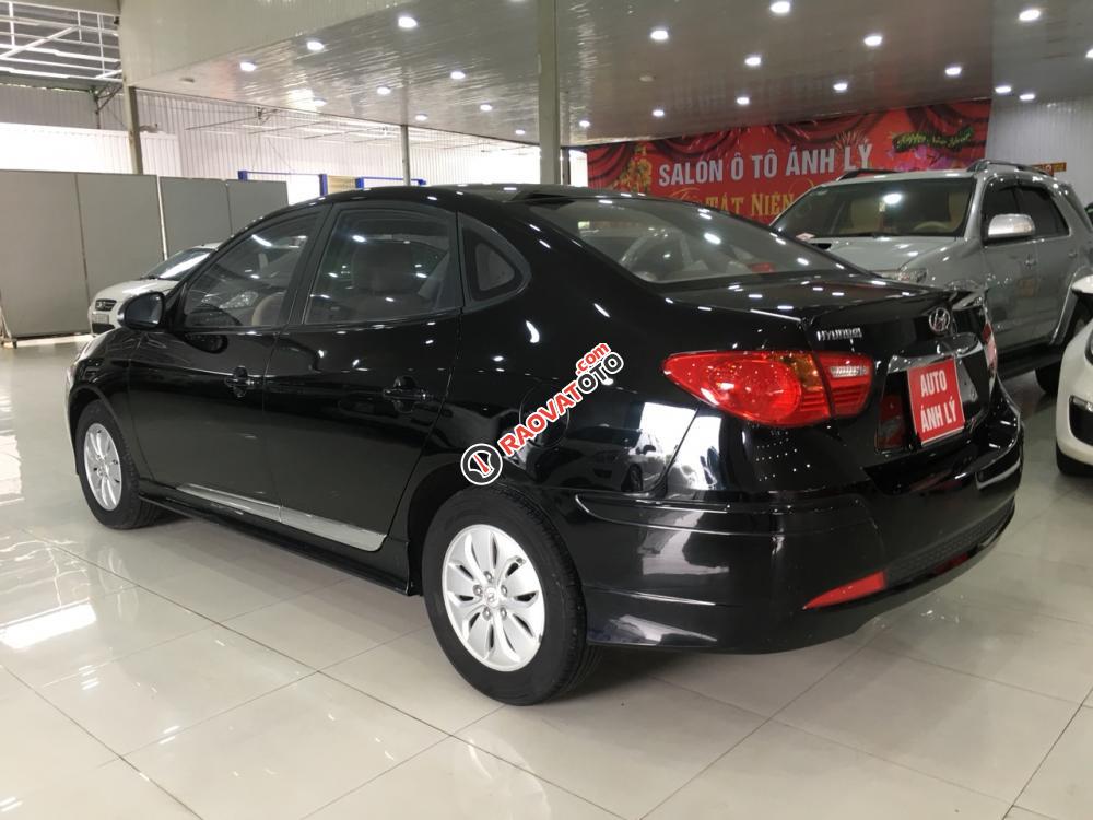 Cần bán Hyundai Avante 1.6 MT đời 2011, màu đen, 345 triệu-4