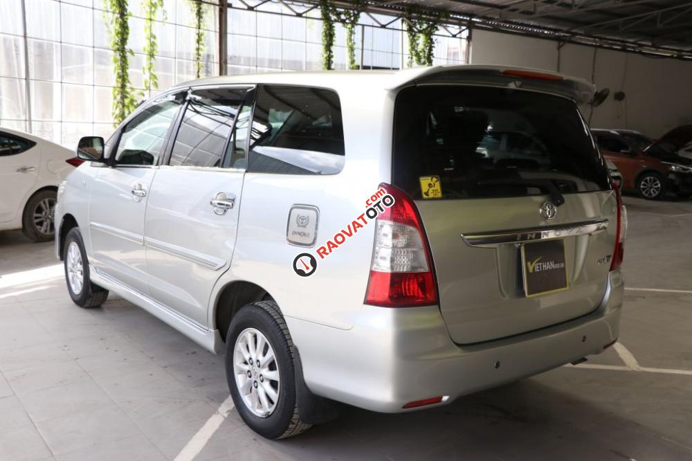 Cần bán Toyota Innova E 2.0MT đời 2013, màu bạc-4