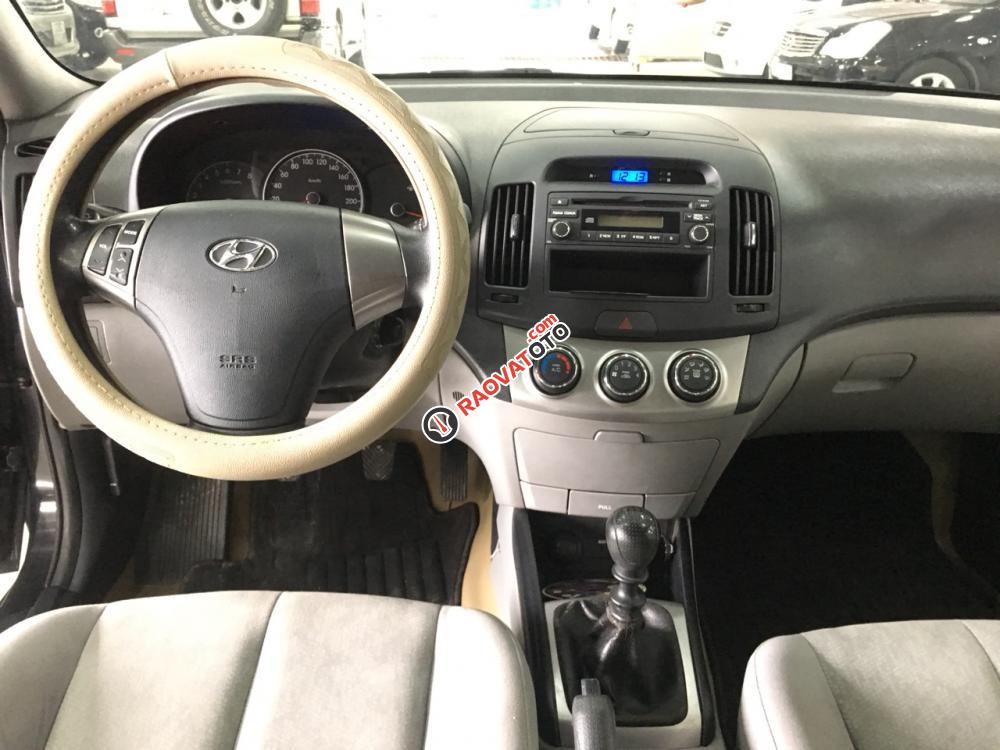Cần bán Hyundai Avante 1.6 MT đời 2011, màu đen, 345 triệu-1