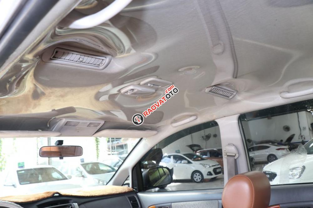 Cần bán Toyota Innova E 2.0MT đời 2013, màu bạc-11