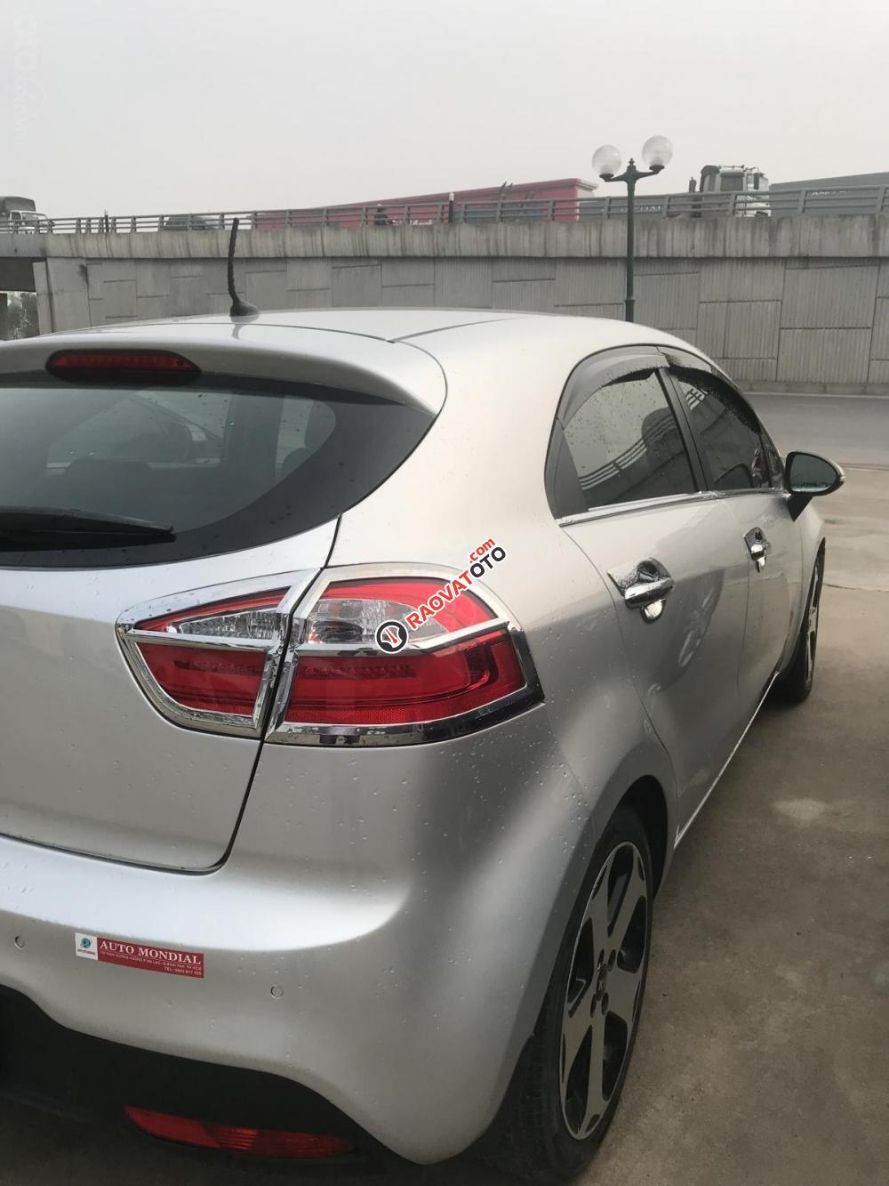 Cần bán Kia Rio AT sản xuất 2014, màu bạc, xe nhập số tự động-4