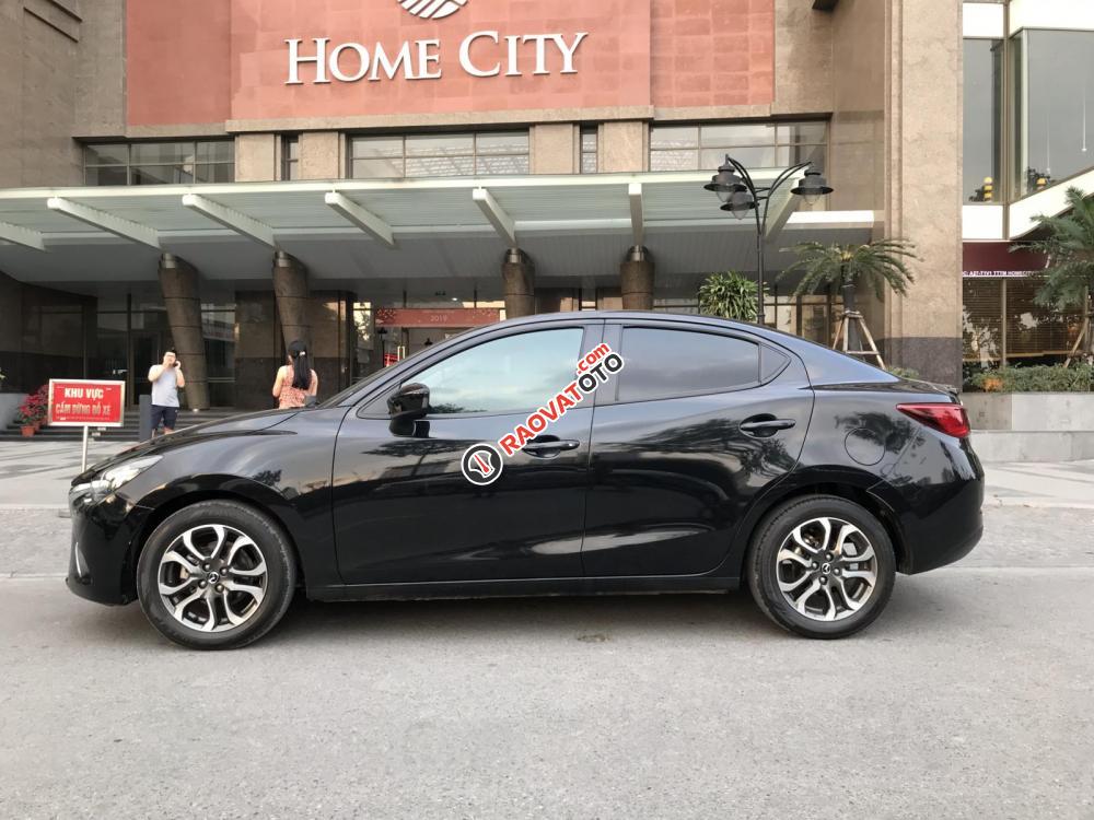 Cần bán lại xe Mazda 2 năm 2016 màu đen, giá tốt-6