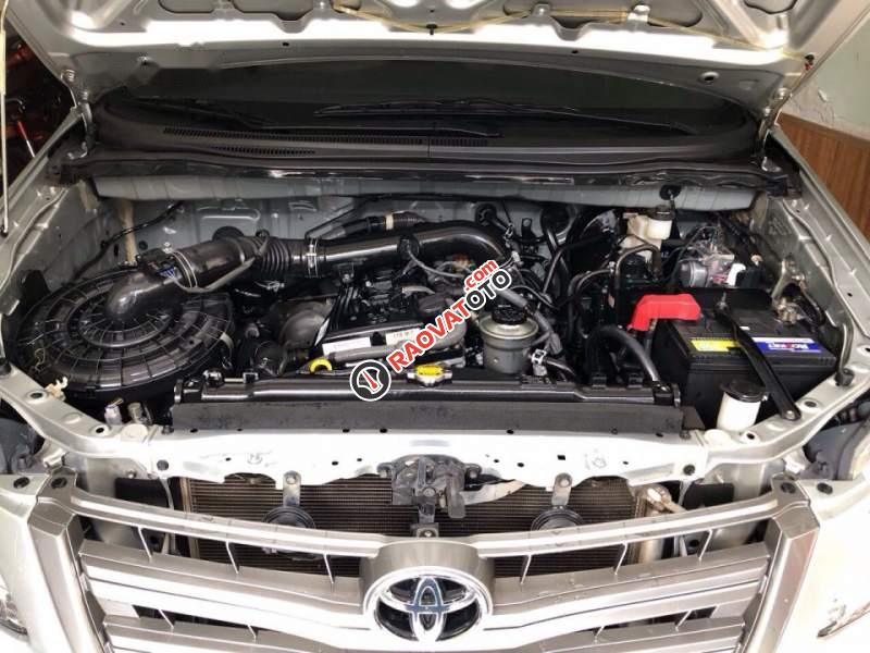 Cần bán lại xe Toyota Innova E đời 2015, màu bạc chính chủ-3