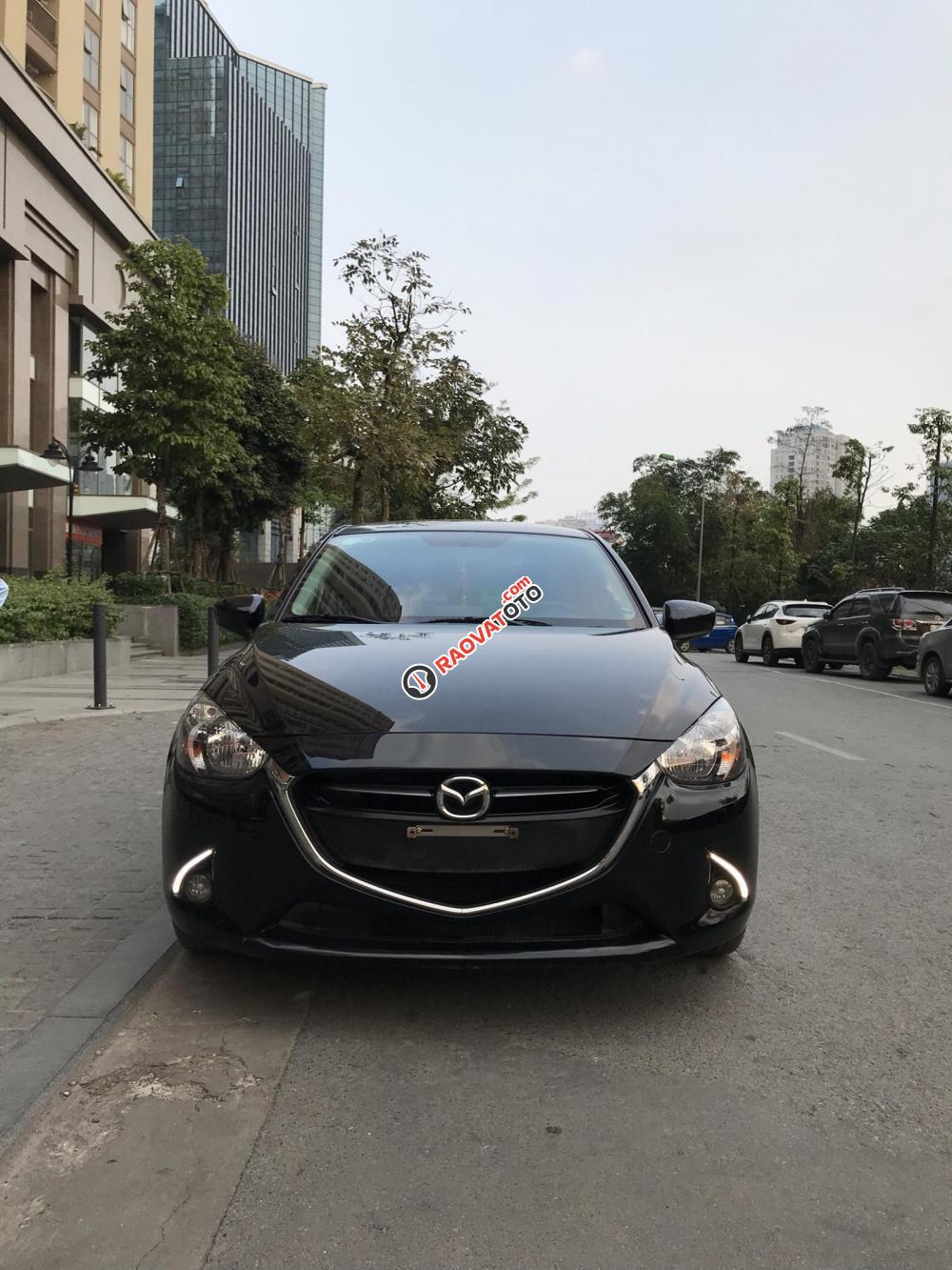 Cần bán lại xe Mazda 2 năm 2016 màu đen, giá tốt-3