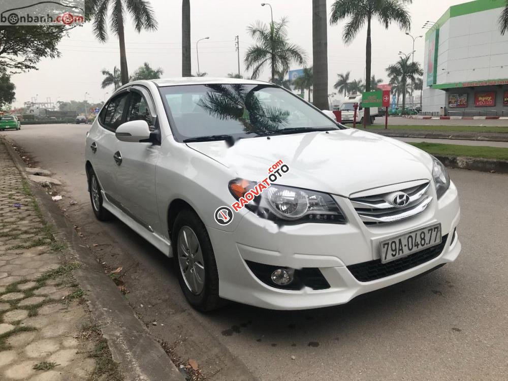 Bán ô tô Hyundai Avante 1.6MT đời 2013, màu trắng xe gia đình-0